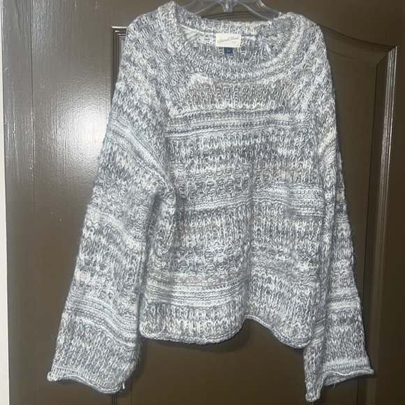 Universal Thread Sweater - Picture 2 of 5